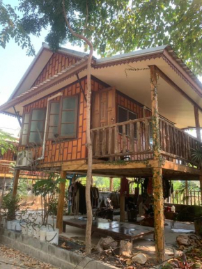 Baan Thiw Thung near the bus station Free pick-up
